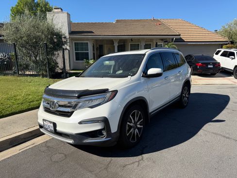 Used 2019 Honda Pilot Touring image 1