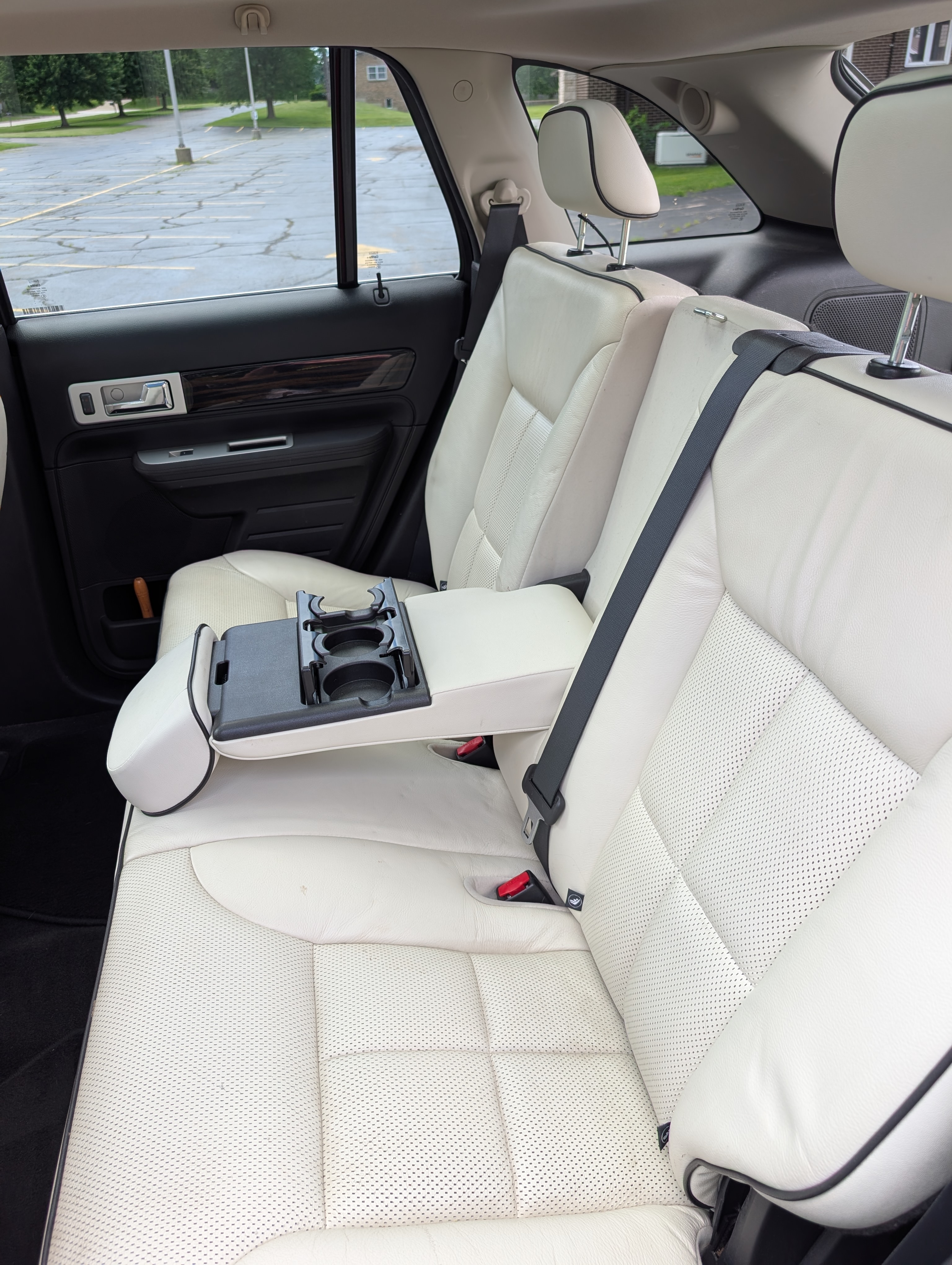 Used 2010 Lincoln MKX AWD image 12