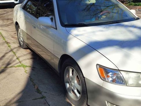 Used 2001 Lexus ES 330 image 2