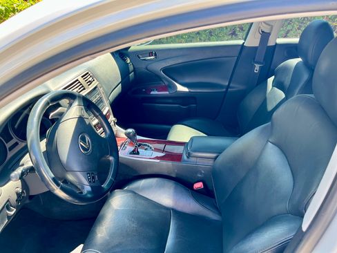 Used 2008 Lexus IS 250 RWD image 2
