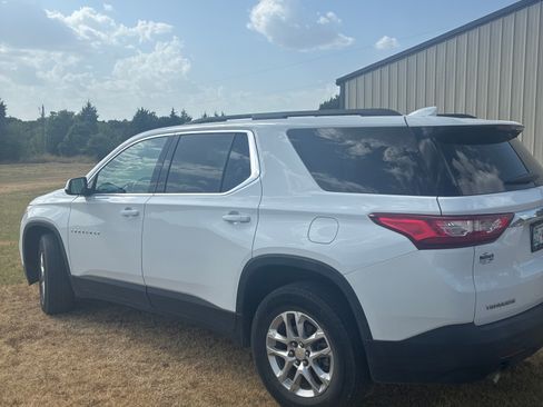 Used 2020 Chevrolet Traverse LT FWD image 4