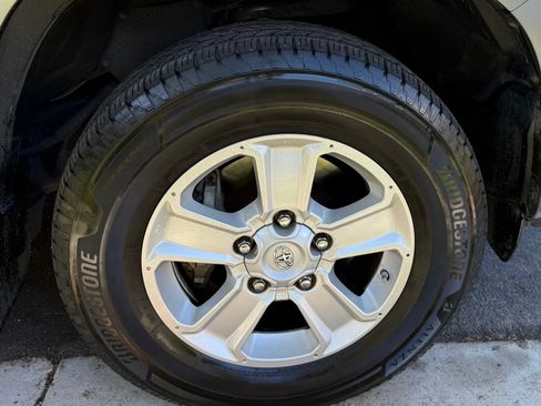 Used 2016 Toyota Tundra SR5 w/ SR5 Upgrade Package RWD image 16