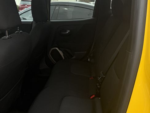 Used 2015 Jeep Renegade Latitude image 10