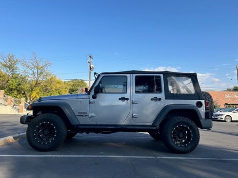 Used 2017 Jeep Wrangler Unlimited Sport w/ Max Tow Package image 10