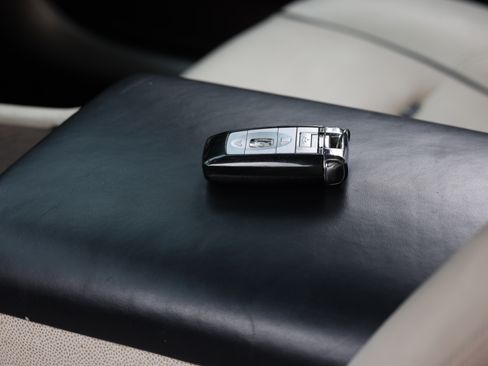 Used 2014 Rolls-Royce Wraith RWD image 6