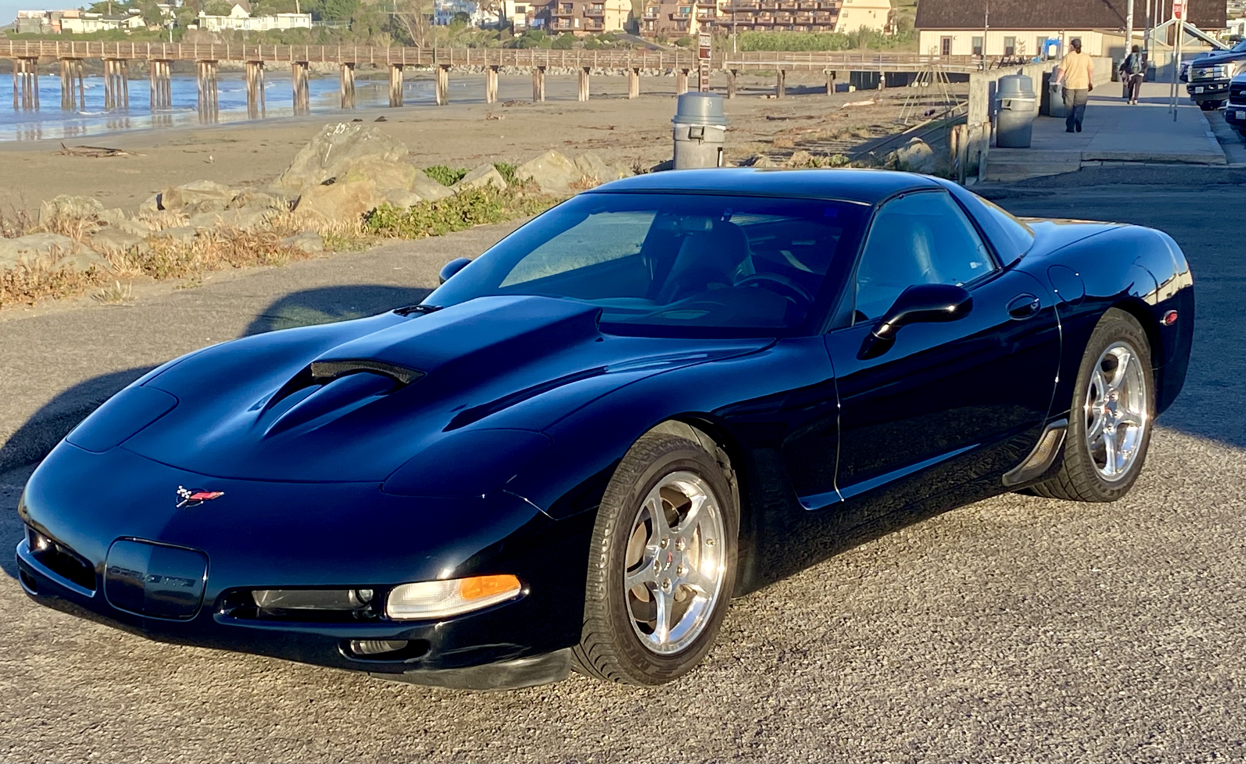 Used 2000 Chevrolet Corvette Coupe w/ Memory Pkg RWD image 2