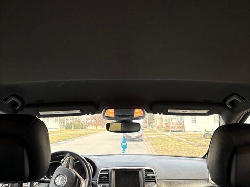 Used 2017 Jeep Grand Cherokee Laredo w/ Quick Order Package 23E image 9