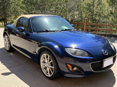Used 2011 MAZDA MX-5 Miata Grand Touring w/ Premium Pkg RWD image 4
