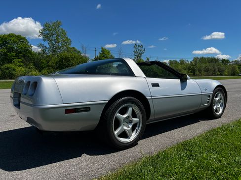 Used 1996 Chevrolet Corvette Coupe RWD image 6
