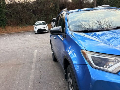 Used 2016 Toyota RAV4 LE image 2