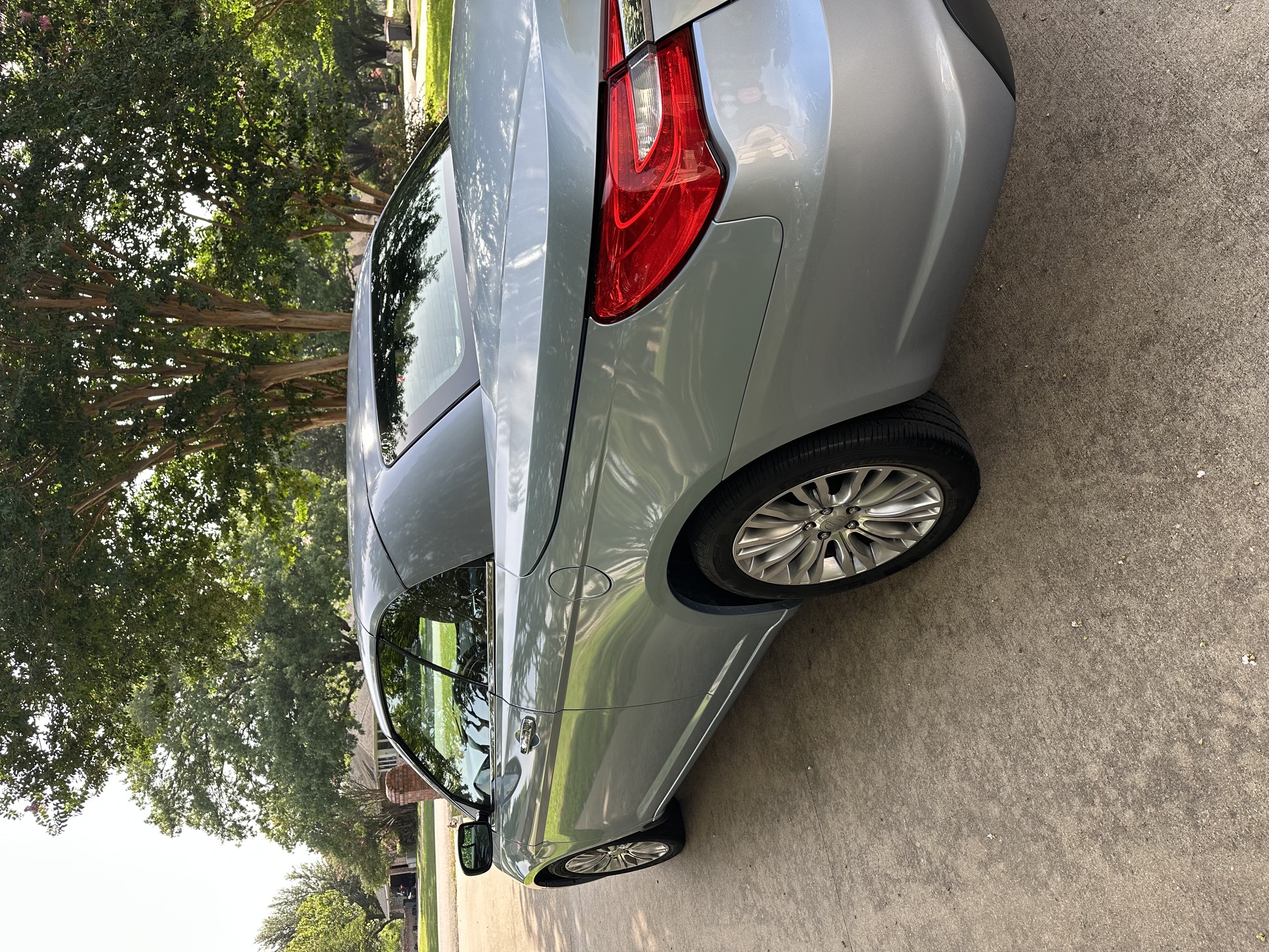 Used 2012 Chrysler 200 Limited FWD image 9