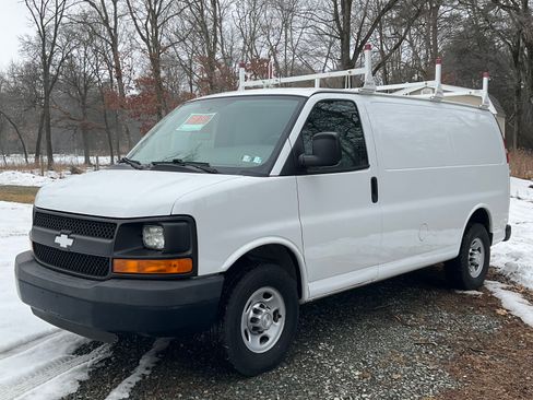 Used 2015 Chevrolet Express 2500 image 1