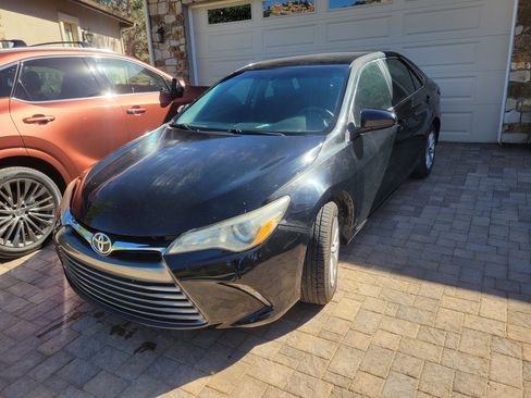 Used 2016 Toyota Camry LE FWD image 5