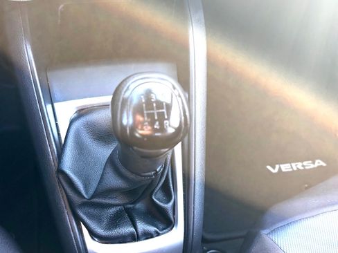 Used 2022 Nissan Versa S image 4