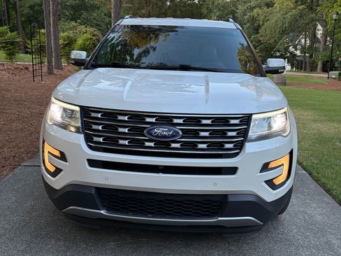 Used 2016 Ford Explorer Limited FWD image 2