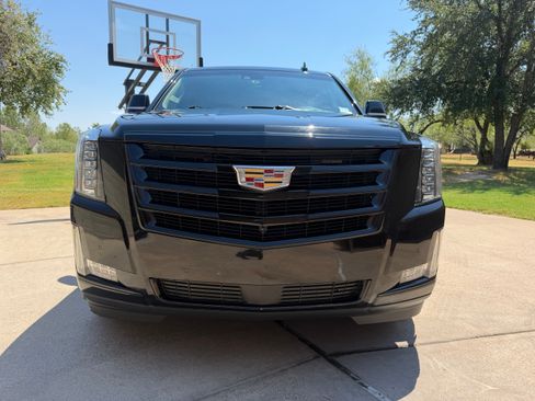 Used 2020 Cadillac Escalade Premium Luxury w/ Escalade Sport Edition AWD/4WD image 10
