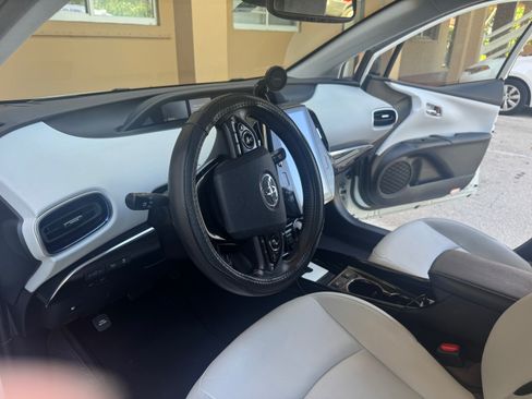 Used 2020 Toyota Prius Limited FWD image 10