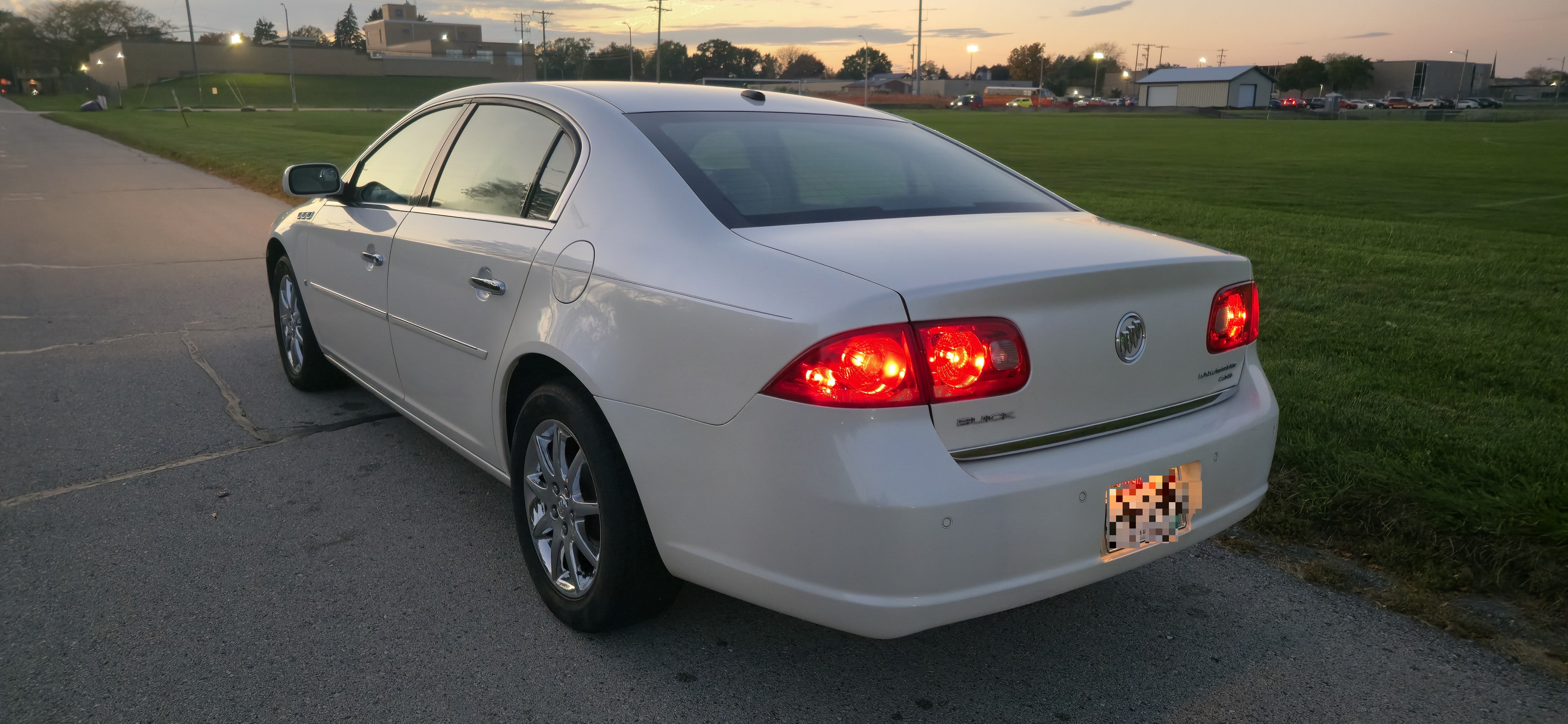 Used 2008 Buick Lucerne CXL w/ Driver Confidence Package FWD image 5
