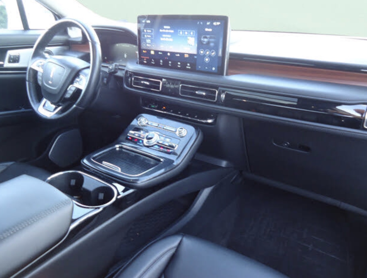 Used 2023 Lincoln Nautilus Reserve w/ Luxury Package AWD/4WD image 19