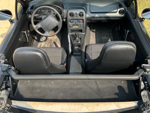 Used 1996 MAZDA MX-5 Miata RWD image 6