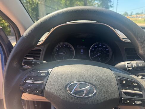 Used 2019 Hyundai Elantra SEL FWD image 9