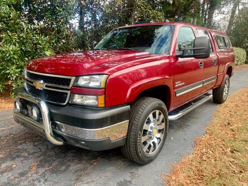 Used 2006 Chevrolet Silverado 2500 LT w/ Heavy-Duty Power Package image 1