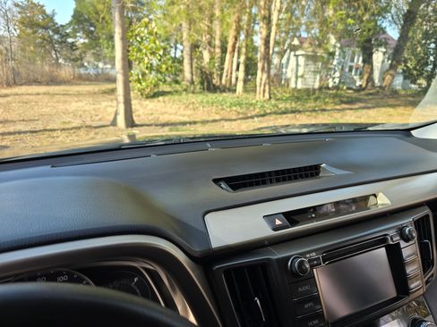 Used 2015 Toyota RAV4 XLE image 14