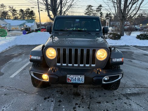 Used 2021 Jeep Gladiator Overland w/ Popular Equipment Package image 8