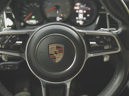 Used 2017 Porsche Macan S image 14