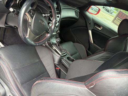 Used 2016 Hyundai Genesis Coupe 3.8 RWD image 16