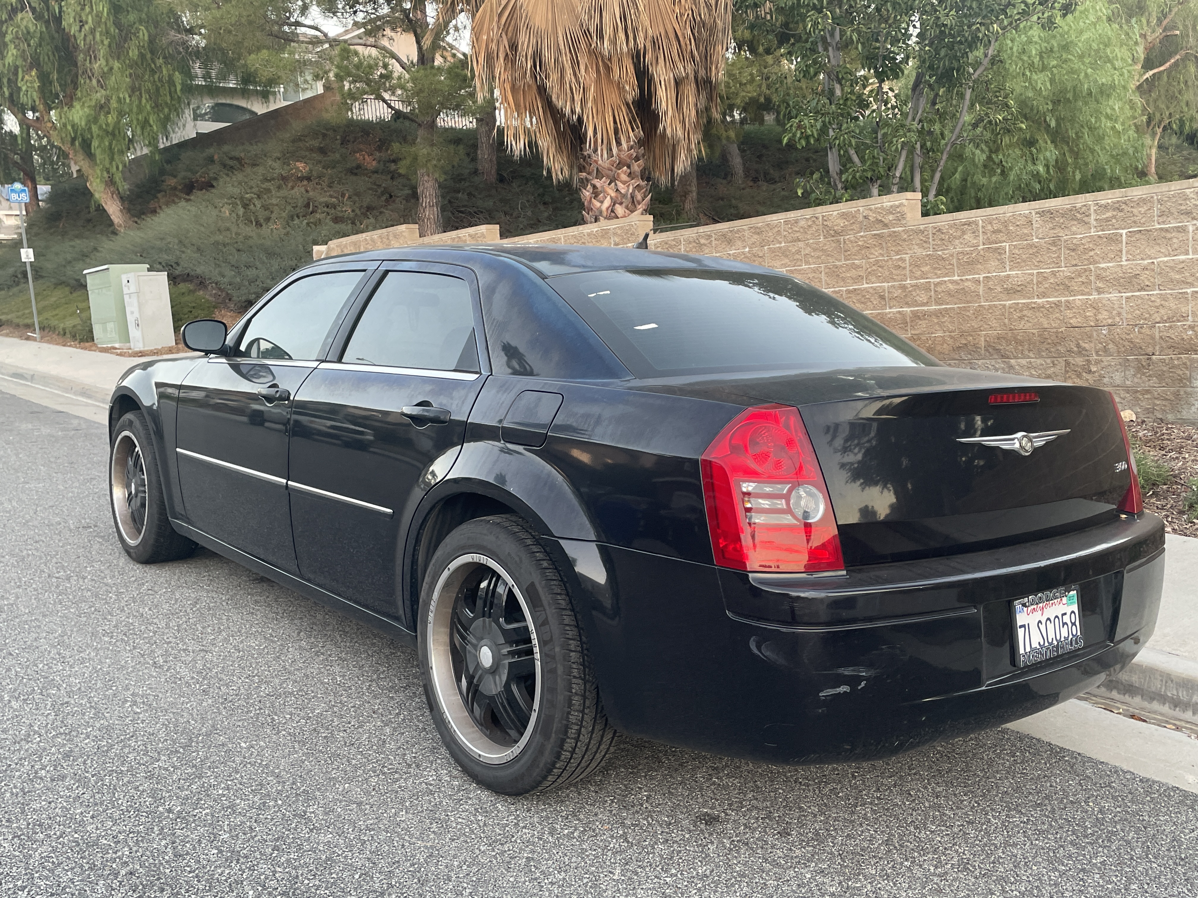 Used 2008 Chrysler 300 LX RWD image 2