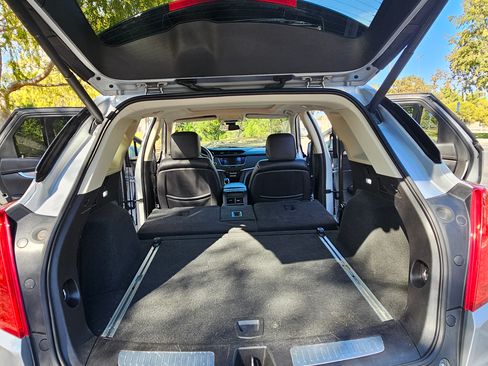 Used 2018 Cadillac XT5 Luxury w/ Driver Awareness Package image 17