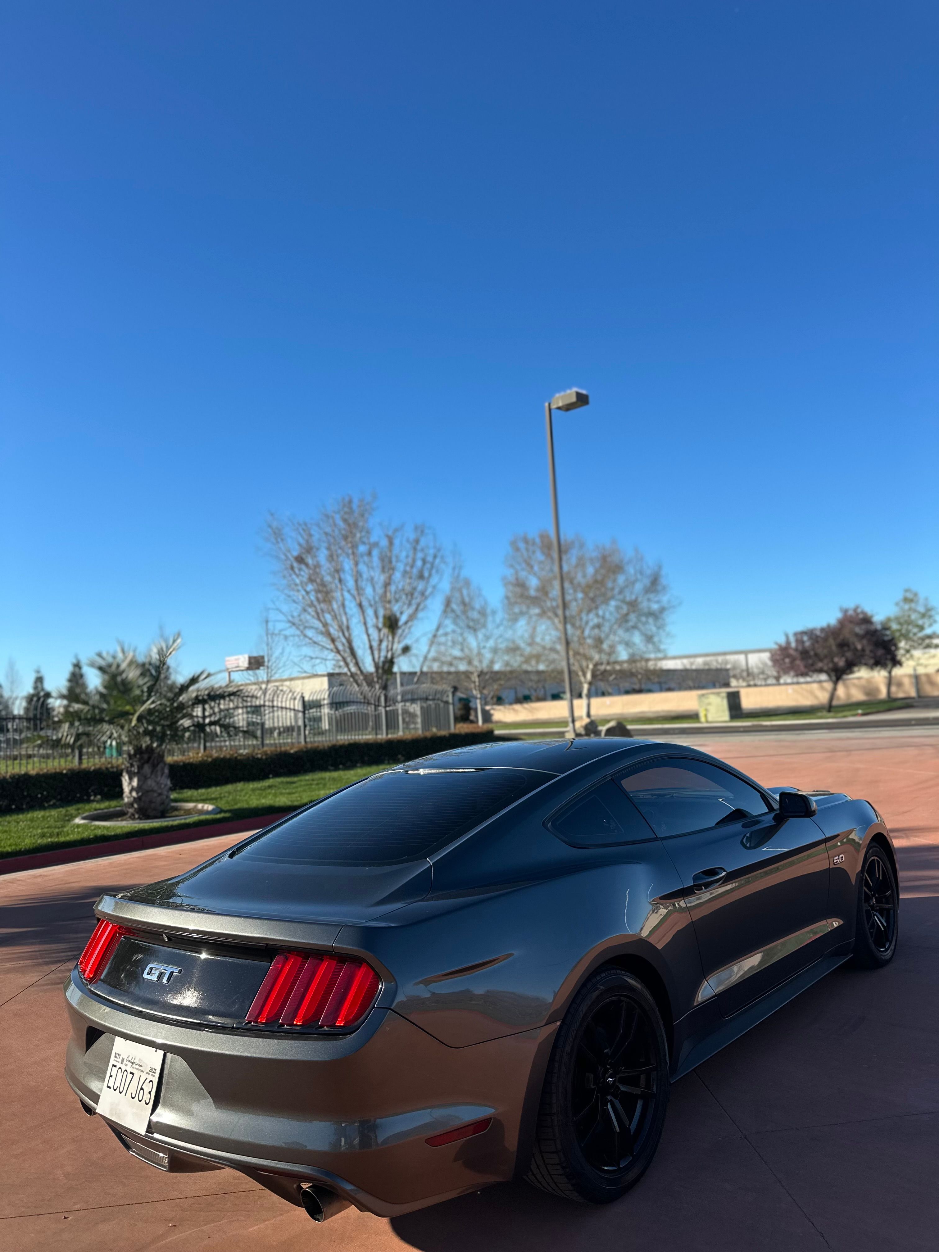 Used 2015 Ford Mustang GT RWD image 5