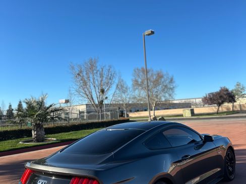 Used 2015 Ford Mustang GT image 5