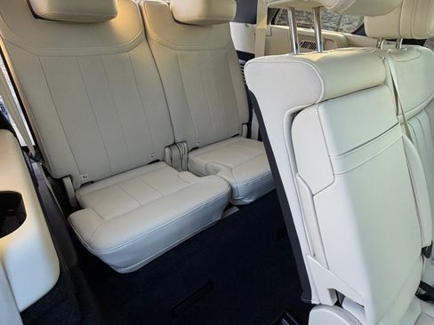 Used 2025 Land Rover Range Rover Long Wheelbase SE image 23