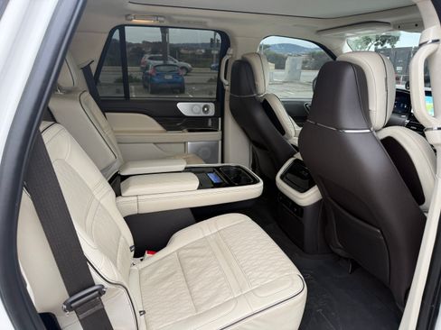 Used 2022 Lincoln Navigator Black Label image 9