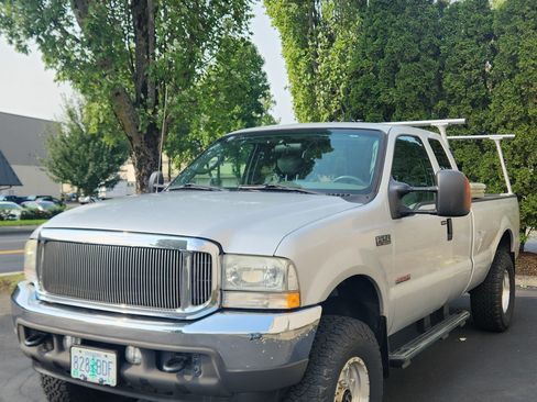 Used 2004 Ford F250 Lariat image 2