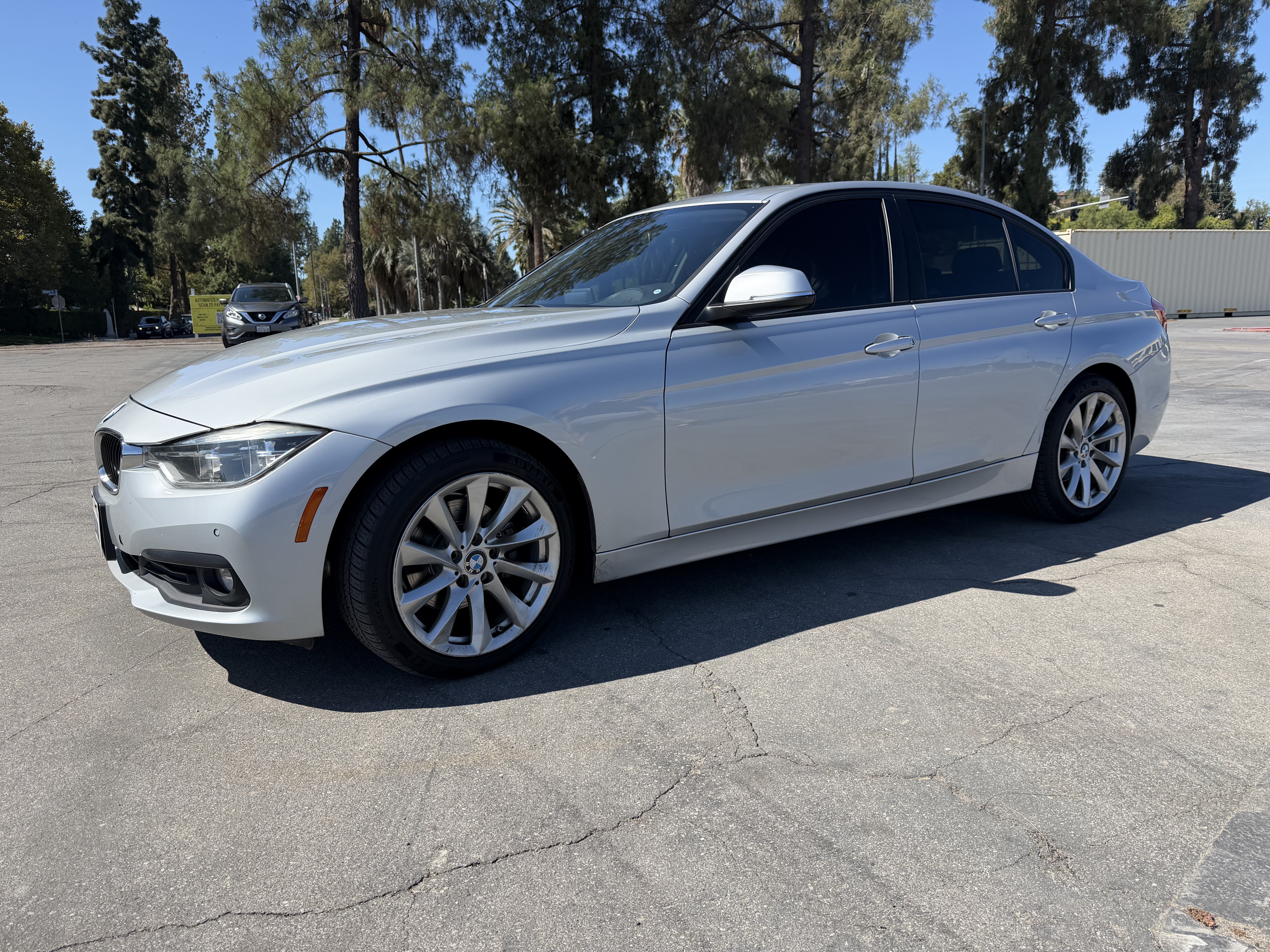 Used 2018 BMW 320i Sedan RWD image 1