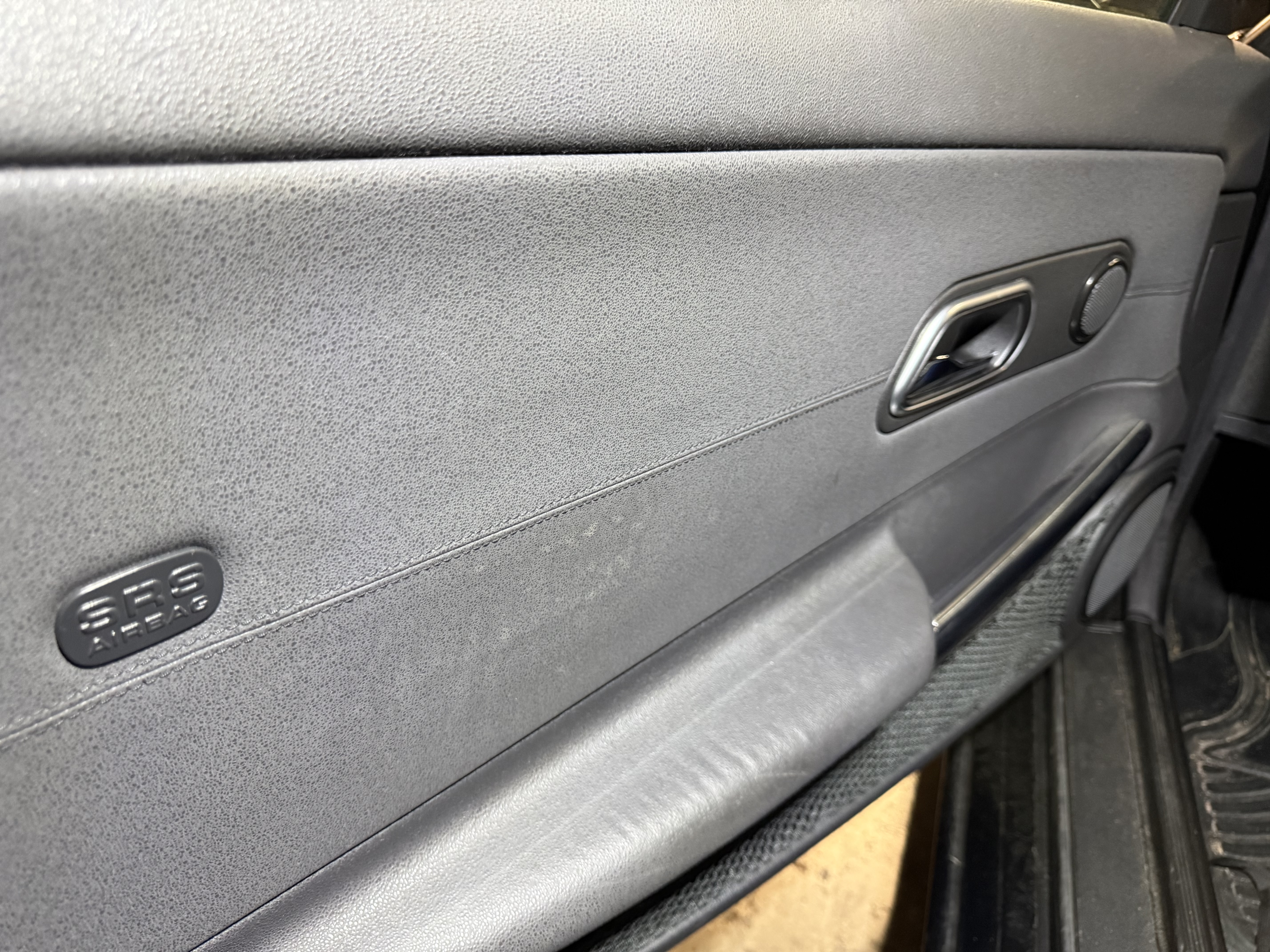 Used 2005 Chrysler Crossfire Coupe RWD image 9