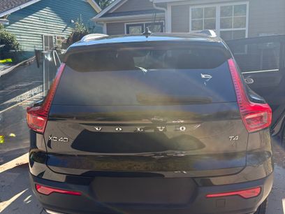 Used 2020 Volvo XC40 T4 Momentum