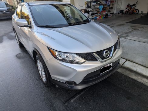Used 2017 Nissan Rogue Sport S w/ S Appearance Package image 2