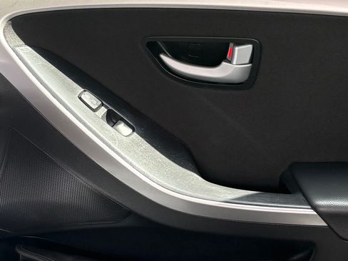 Used 2014 Hyundai Elantra GT FWD image 1