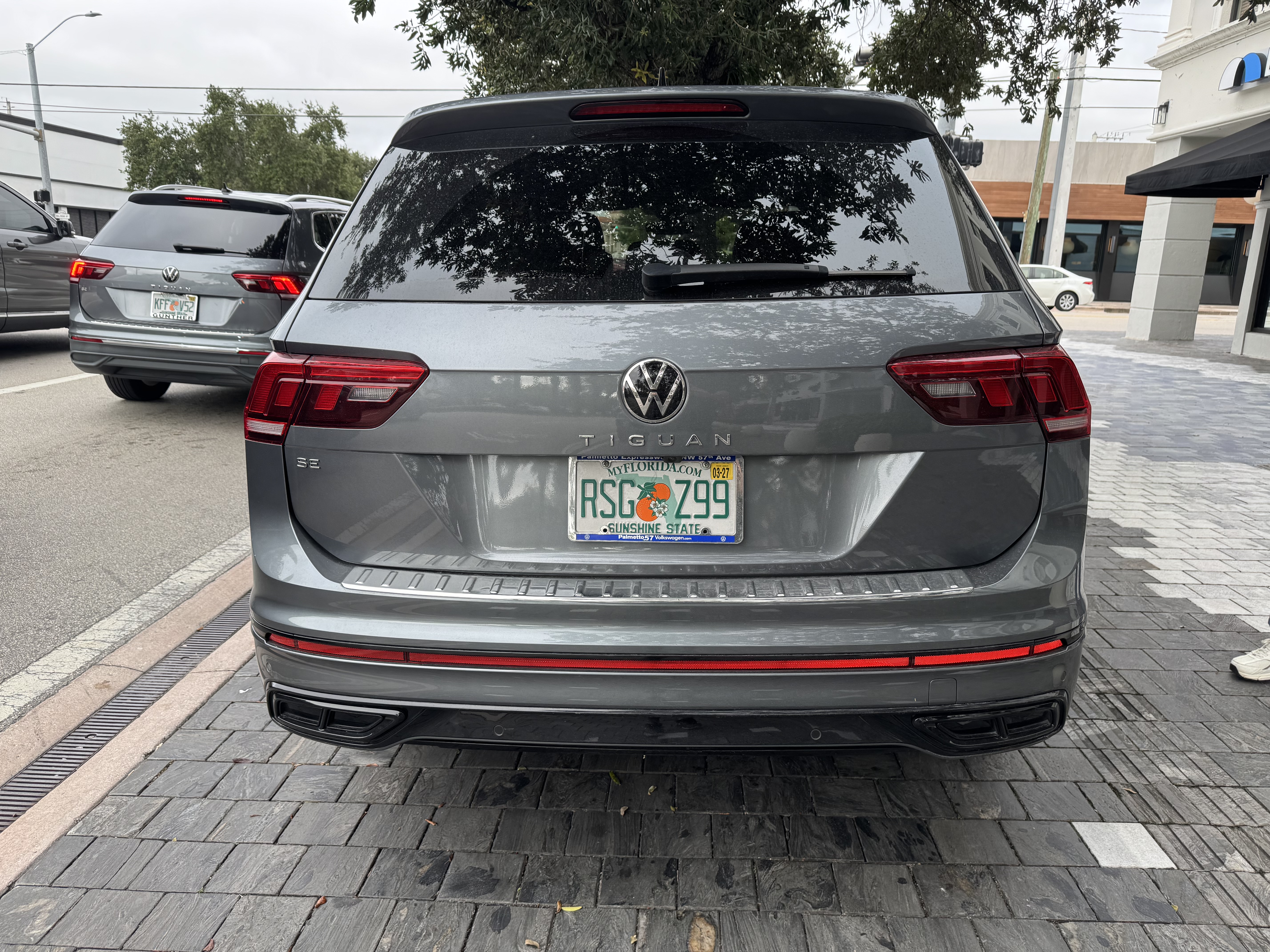 Used 2024 Volkswagen Tiguan SE R-Line FWD image 8