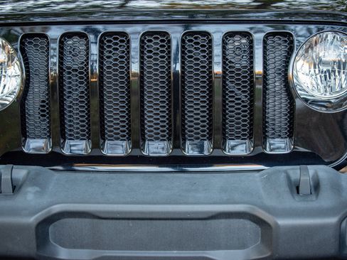 Used 2020 Jeep Wrangler Unlimited Sport image 17