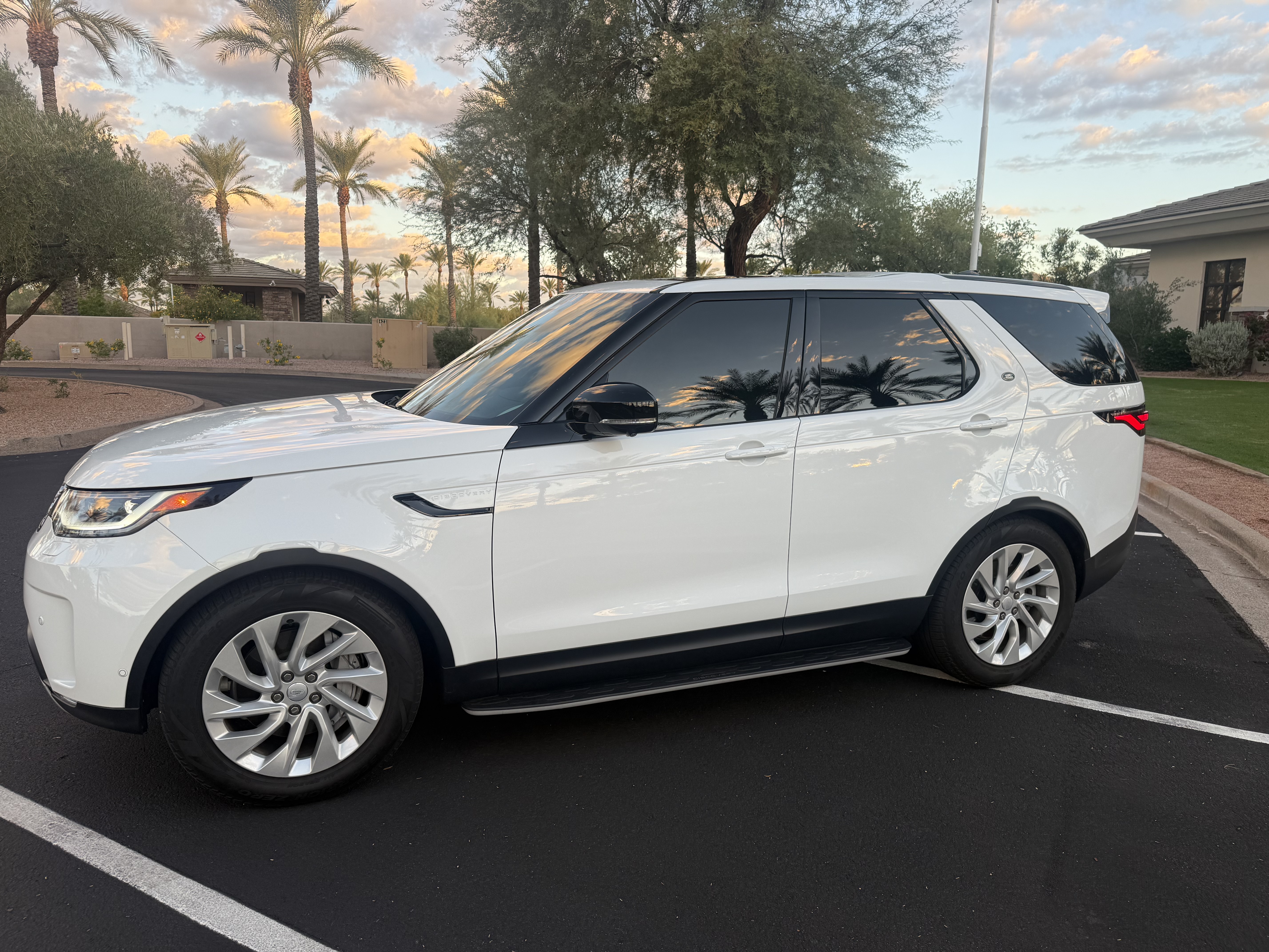 Used 2025 Land Rover Discovery S AWD/4WD image 24
