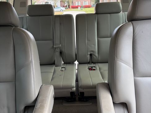 Used 2007 GMC Yukon XL SLT w/ SLT Preferred Equipment Group image 12