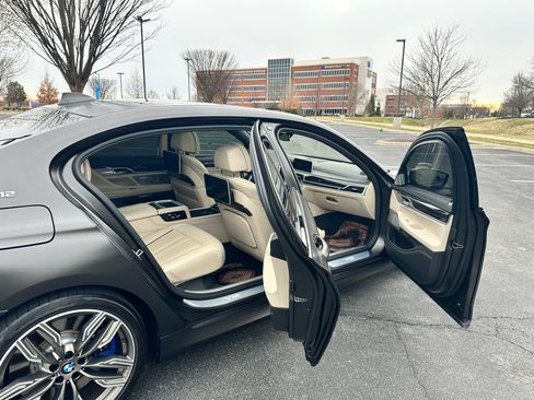 Used 2017 BMW M760i xDrive image 13