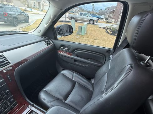 Used 2013 Cadillac Escalade Premium image 6