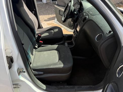 Used 2011 Chevrolet HHR LT image 17