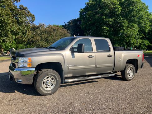Used 2007 Chevrolet Silverado 2500 LT w/ 1LT Convenience Package AWD/4WD image 1
